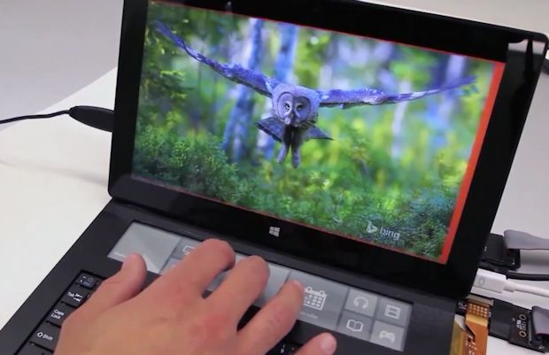 La DisplayCover di Microsoft con touch e-ink