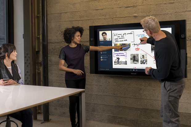 Surface Hub: al via le prime spedizioni