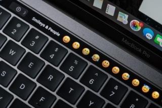 MacBook Pro Touch Bar: inserire emoji MacBook Pro Touch Bar: inserire emoji