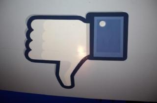 Facebook testa il pollice in giù nelle chat di Messenger