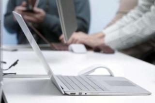 Microsoft Surface Laptop, le porte di connessione sul lato sinistro. Microsoft Surface Laptop, le porte di connessione sul lato sinistro.