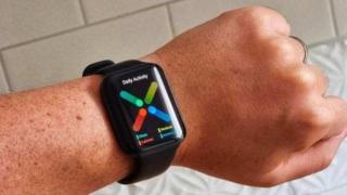 oppo_watch_on_wrist_hero_thumb800 oppo_watch_on_wrist_hero_thumb800