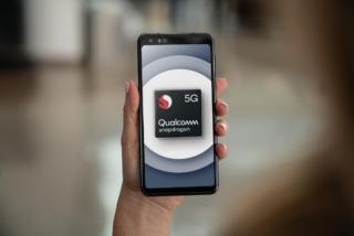 qualcomm-snapdragon-765-5g-mobile-platform-reference-design-in-hand-1-100820195-large