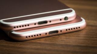 iphone7-headphone-100836298-large