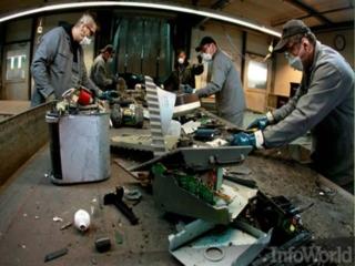 Riuso, riciclo e smaltimento dei componenti informatici sono un aspetto importante nella considerazione della loro impronta ecologica. Riuso, riciclo e smaltimento dei componenti informatici sono un aspetto importante nella considerazione della loro impronta ecologica.