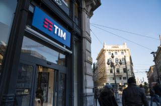 TIM torna a crescere in Italia e delinea i target per il periodo 2023-2025