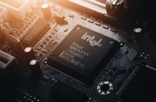 La Cina eliminerà i chip Intel e AMD nei computer governativi: rischio sicurezza