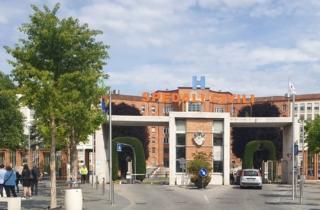 L'ingresso principale degli SPedali Civili di Brescia (foto: Roberto Ricca / Shutterstock.com)