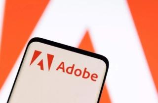 Adobe AI Assistant: l’IA generativa sbarca su Reader e Acrobat e riassume i pdf