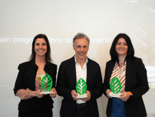 I rappresentanti delle tre aziende premiate da Schneider Electric I rappresentanti delle tre aziende premiate da Schneider Electric