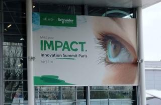 L’impatto sull’ambiente dei data center e della IA è protagonista all’Innovation Summit di Schneider