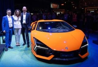 Vanessa Fortarezza (Salesforce) tra Andrea Puggelli e Federico Boni di Lamborghini Vanessa Fortarezza (Salesforce) tra Andrea Puggelli e Federico Boni di Lamborghini