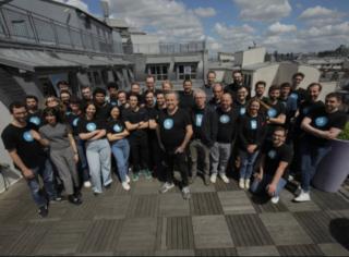 Il team della startup francese LightOn. Il team della startup francese LightOn.