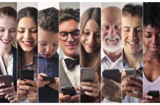Torna a crescere il mercato smartphone, spinto dai rinnovi motivati dall’AI