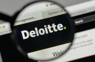 Report fatto con l’IA: Deloitte rimborsa il governo australiano, ma il danno è grave