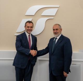 Vincenzo Esposito (CEO di Microsoft Italy) e Stefano Antonio Donnarumma (CEO di Gruppo FS)