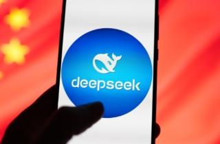 Ecco DeepSeek V4, il modello cinese open-weight da 1.000 miliardi di parametri