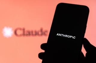 Leak di Anthropic: finiscono in rete il codice di Claude Code e informazioni su Mythos, il modello che spaventa