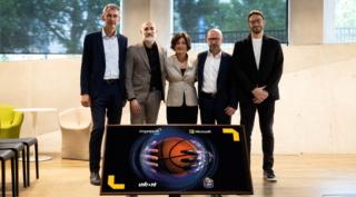 Da sinistra a destra, Stefano Deantoni (Marketing Director Infront Italy), Daniele Grandini (Chief Innovation Officer Impresoft 4Ward), Annamaria Bottero (Global Partner Solutions Lead di Microsoft Italia), Massimo Cortinovis (Head of Digital Lega Basket Serie A), Mario Castelli (Telecronista LBATV).