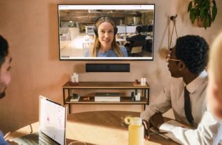Jabra PanaCast U30, la soundbar con webcam che semplifica il lavoro ibrido nelle sale riunioni più piccole