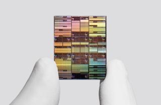 IBM presenta la prima tecnologia di chip sub‑1 nm con architettura “nanostack”