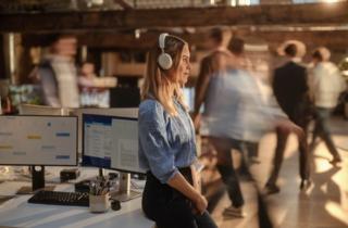 L’IA ci fa lavorare di più, ma le cose cambiano tra dipendenti e dirigenti L’IA ci fa lavorare di più, ma le cose cambiano tra dipendenti e dirigenti